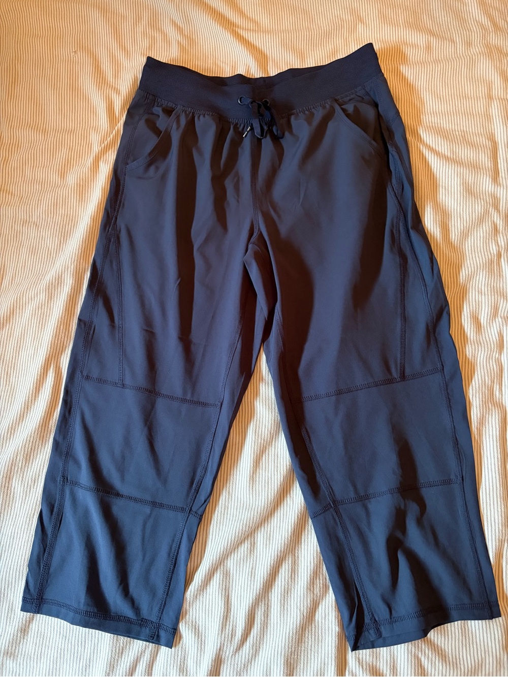 Women’s ACX active Cropped / Capri Navy Blue joggers size medium